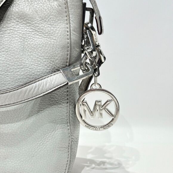 Michael Kors Brooke Gray Pebble Leather Crossbody Shoulder Bag Chain Medallion - Picture 2 of 13